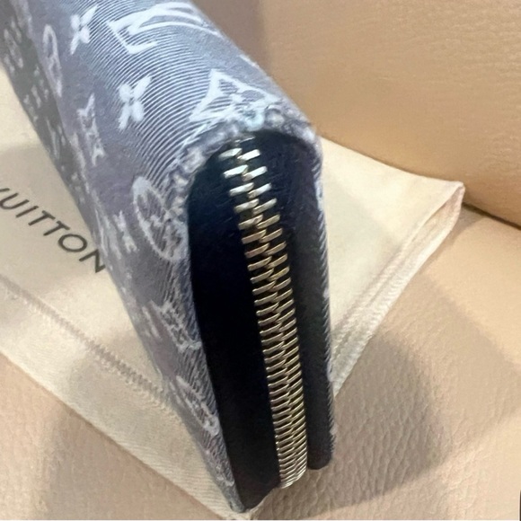 Louis Vuitton Monogram Idylle Zippy Wallet - Picture 6 of 16